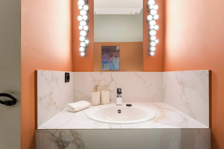 Bathroom 5, Place des Vosges, Apartment With Air Conditioning, Paris
