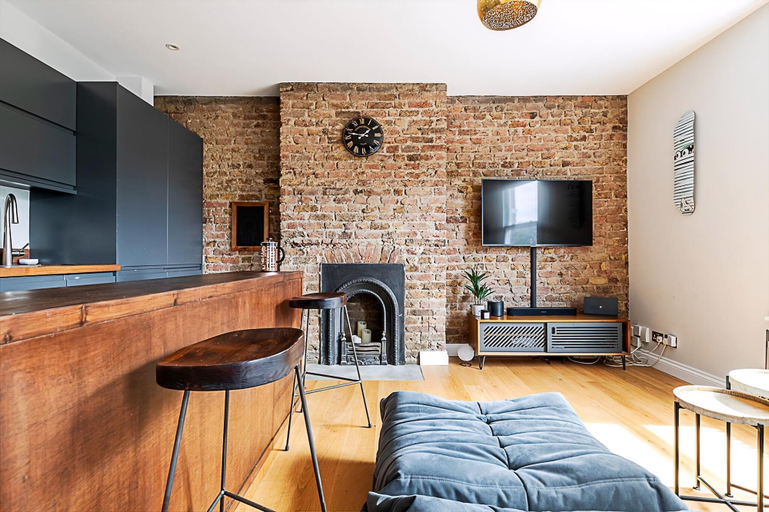 Others 5, Rustic and Contemporary Haven in Brixton, London