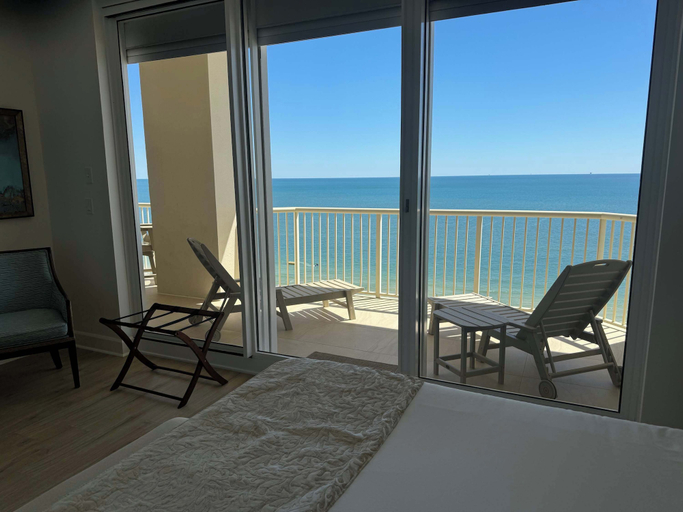 Room 2, Beachfront Penthouse With Gulf Views, Baldwin