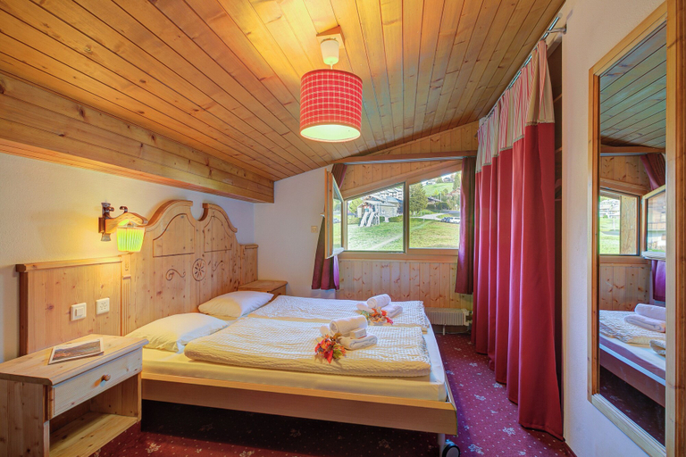 Room 4, Relais Alpin, Aigle
