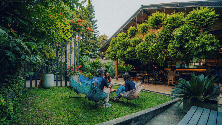 Property grounds, Viajero Cali Hostel & Salsa School, Santiago de Cali