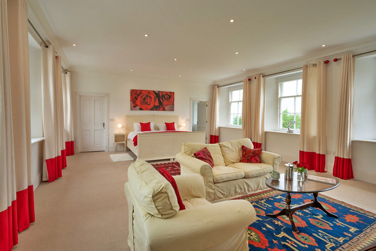Room 2, Self-catering Retreat With Pool, hot tub, Perthshire and Kinross
