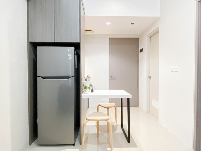 Dining room, Comfy And Trendy 1Br At Vasanta Innopark Apartment, Cikarang