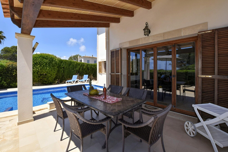 Balcony 5, Villa in Santanyi With Private Pool & BBQ, Baleares