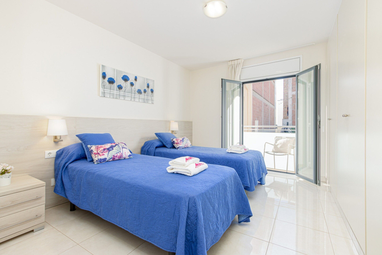 Room 2, Apartment in Roses Near de la Punta Beach, Girona