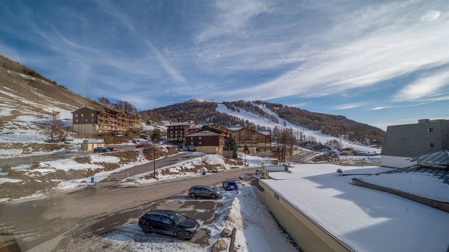 Exterior 3, Studio in Allos With Stunning Mountain Views, Alpes-de-Haute-Provence