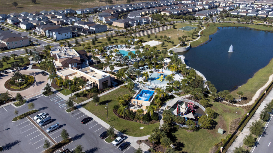 Room 2, Luxury 7BR 7BA House w Private Pool Disney, Osceola