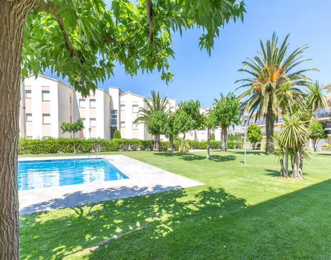 Pool 2, Apartment for 5 People Near Sea Beach, Girona