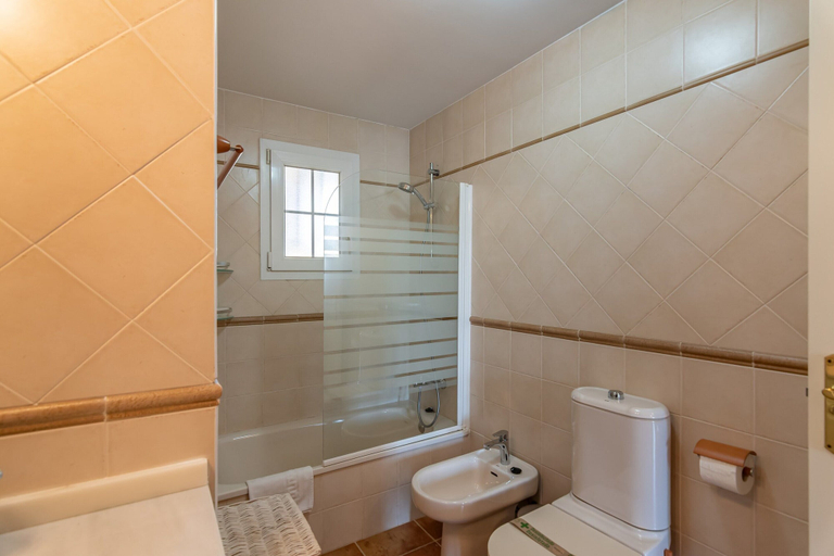 Bathroom 5, Family & Pet-friendly Stay, Huelva