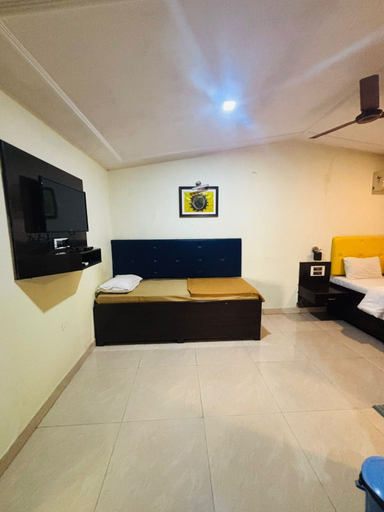 Room 2, Hotel Silver Leaf, Satara