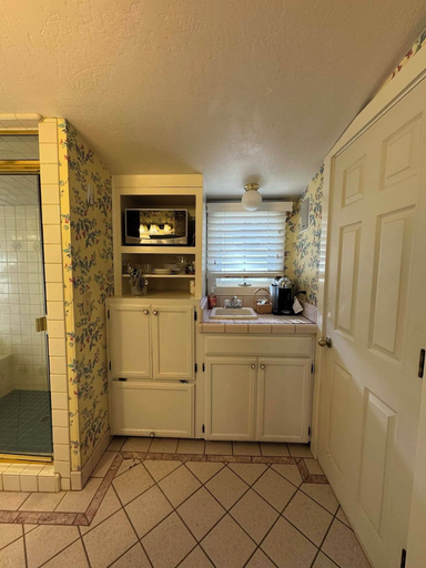 Room 5, Cottage Nine in Jacksonville, Jackson