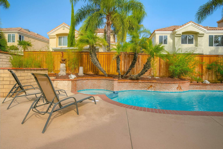 Room 5, Luxury Wine Country Home With Pool Spa, Riverside