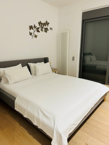 Room 4, Elegant and Private Living by Neuvel, Attica