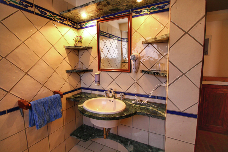 Bathroom 3, Farmhouse in Castiglione Dorcia, Siena