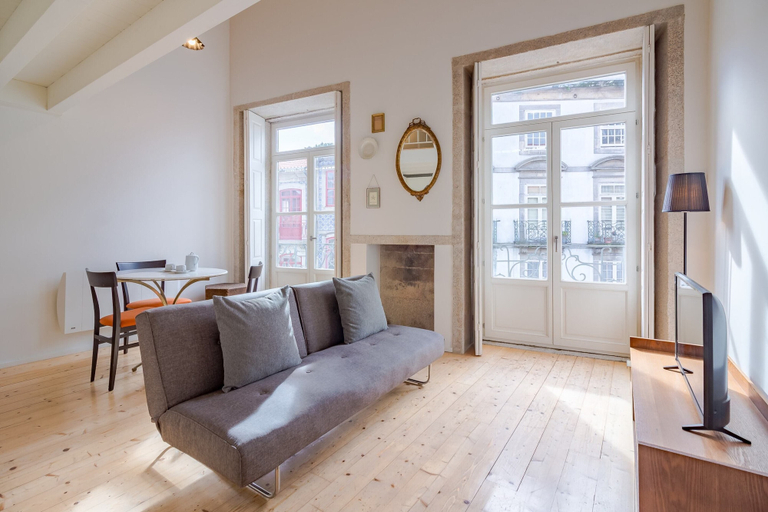 Others 1, Charming Porto apartment in prime location, Porto