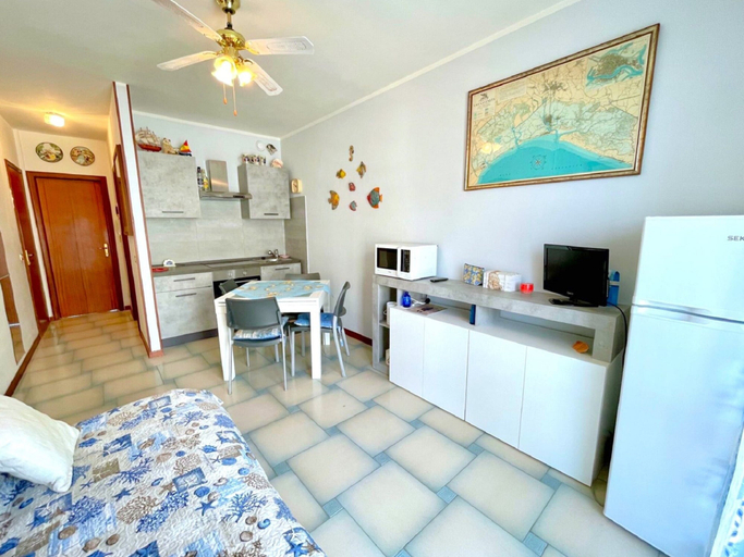 Private kitchen, Holiday Home in Caorle Near Spiaggia Tartaruga, Venezia