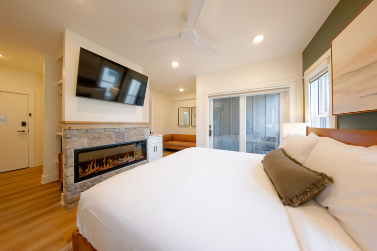 Room 5, The Windmoor Hotel, Watauga