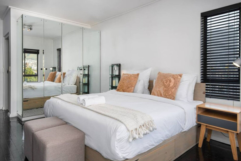 Room 5, 8th Floor- Table Mountain Views Central Secure, City of Cape Town