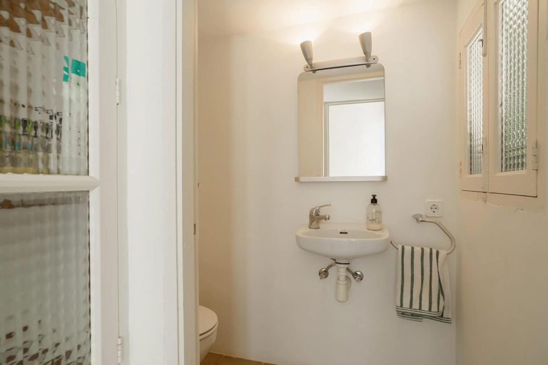 Bathroom 3, 10-guest Beachfront Villa in Mallorca, Baleares