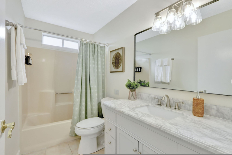 Room 2, Jupiter Beach House, Palm Beach