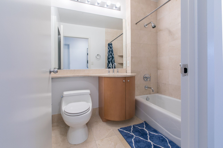 Room 4, Bright 2 Bedrooms 2 Bathrooms Unit With Balcony, New York