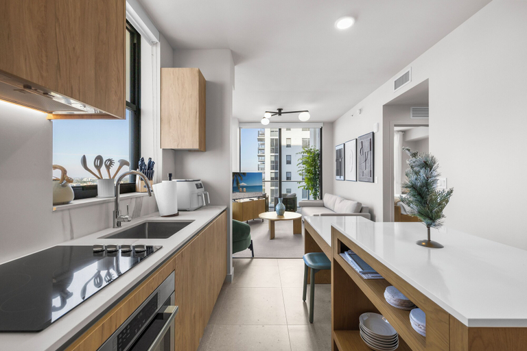 Private kitchen 3, Downtown Brickell - Desirable Location - We Host, Miami-Dade