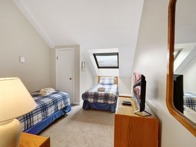 Interior 5, Mt Green 2-f04, Rutland