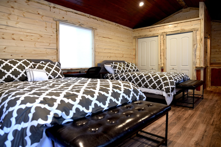 Bedroom 2, Gateway Inn, Pierce