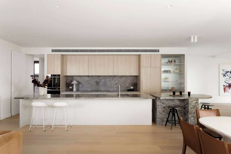 Room 2, Atelier Sorrento Pool Spa Walk To Beach, Melbourne