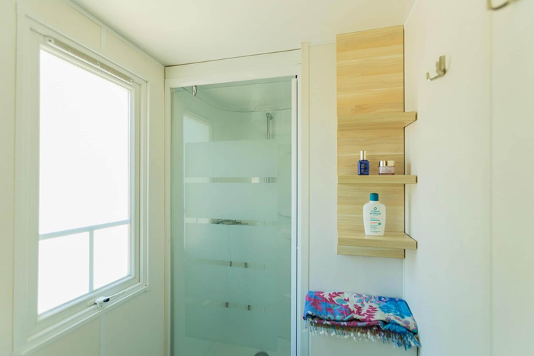 Bathroom, Home Stay Steps from Sand, Tarragona