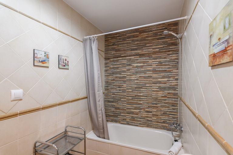 Bathroom 4, Apartment With Pool & Garden Views, Huelva