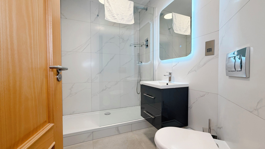 Bathroom 4, Broc House Suites, Dublin