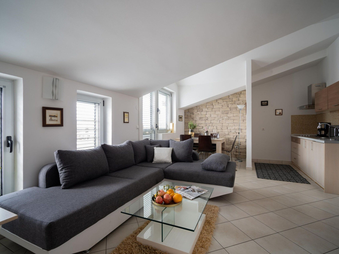 Living area 1, Rovinj Seaside Apartment With Balcony, Rovinj