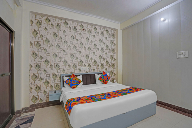 Room 4, Fabhotel Om Sai Residency, Varanasi