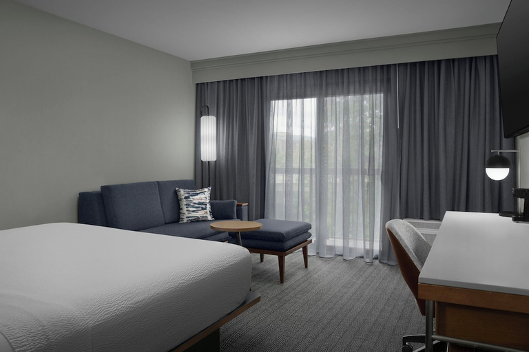 Bedroom 3, Courtyard by Marriott Spokane Downtown at the Convention Ctr, Spokane