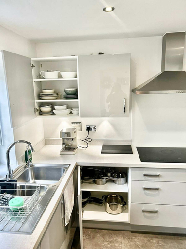 Room 2, Luxurious Majestic 4 Bedroom- Free Parking, Kent