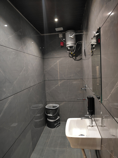 Bathroom 4, Magick Oven, Ujjain