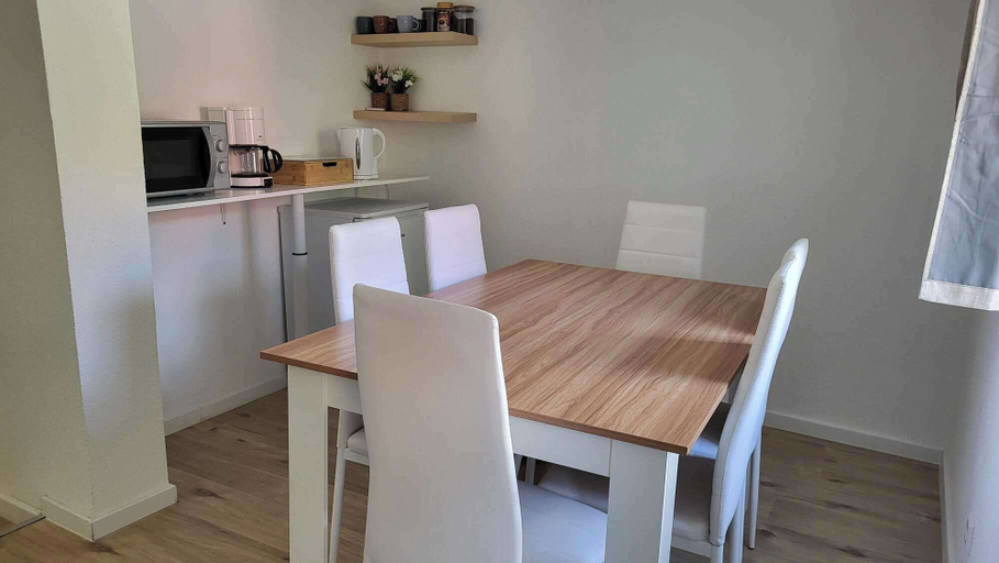 Dining, 3-bed Cosy Apartment - Sleeps 7, Schwarzwald-Baar-Kreis
