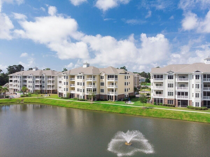 Interior 4, Magnolia Pointe Luster Leaf 4837-302, Horry