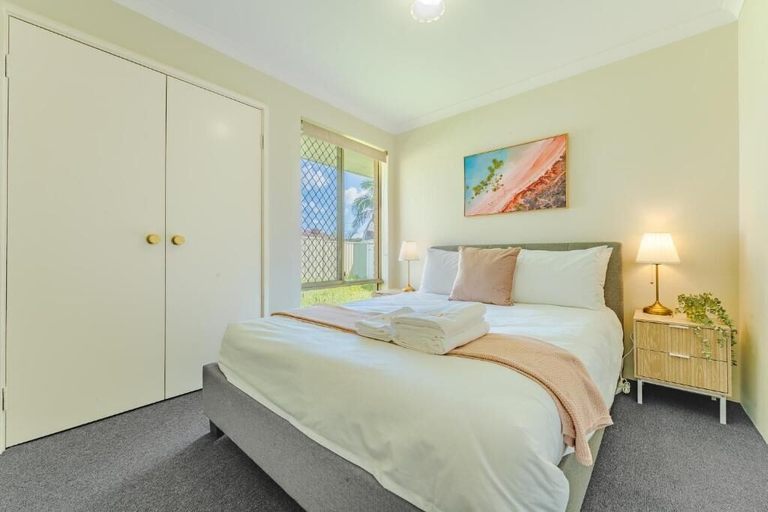 Room 3, StayAU 4BR Family Retreat with Garden, Armadale