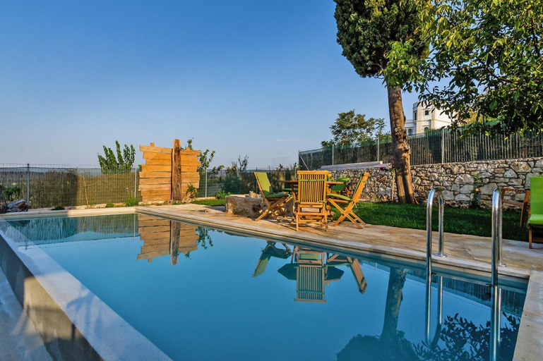 Pool 4, Cozy Holiday Home in Cretan Country Style, Crete