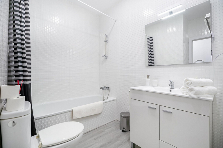 Bathroom 2, Apartment in Spain Near Beach & City Center, Girona