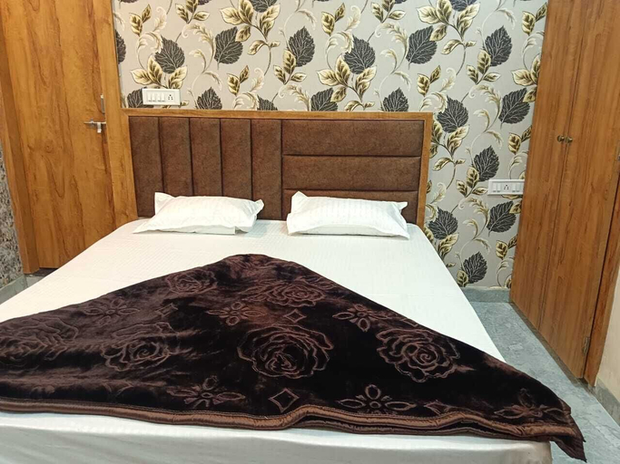 Room 5, Shree Jain Palace, Ujjain