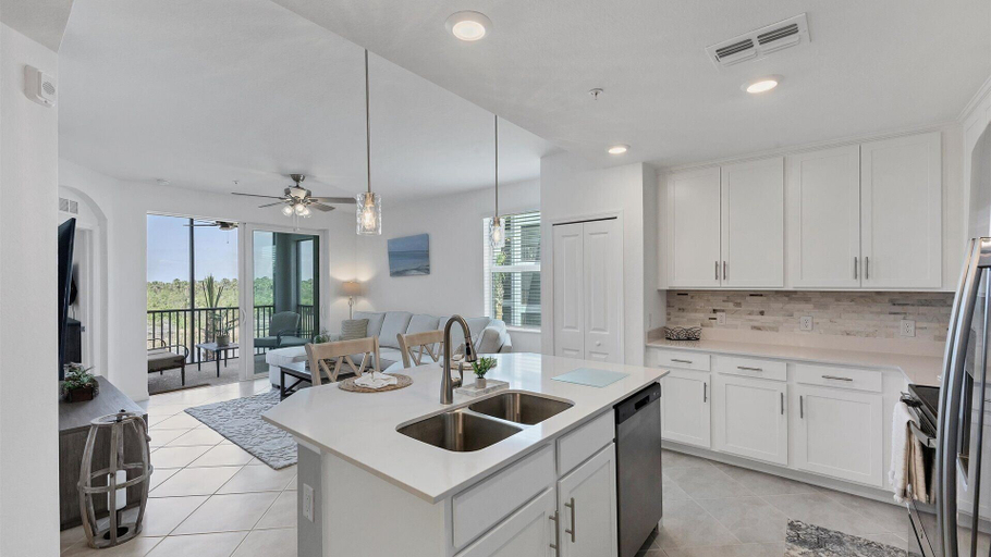 Interior 4, Hlb14131-828, Charlotte