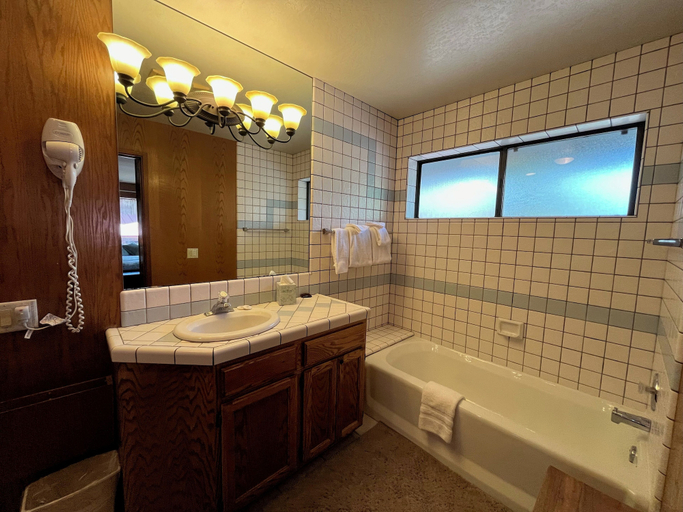 Bathroom 3, The Tree House II, Mariposa