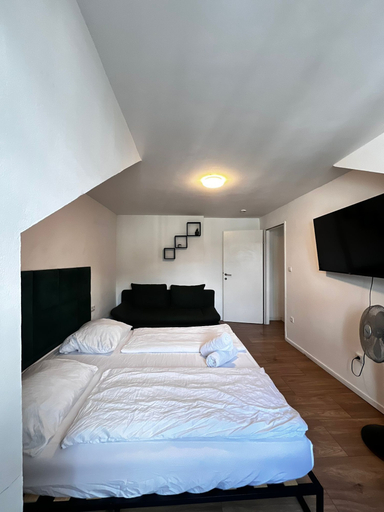 Room 3, Beautiful 2BR Apt Near U6 Schoepfwerk, Wien