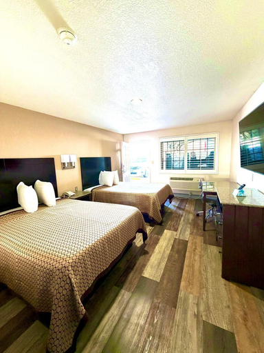 Room 4, Kermit Inn, Winkler