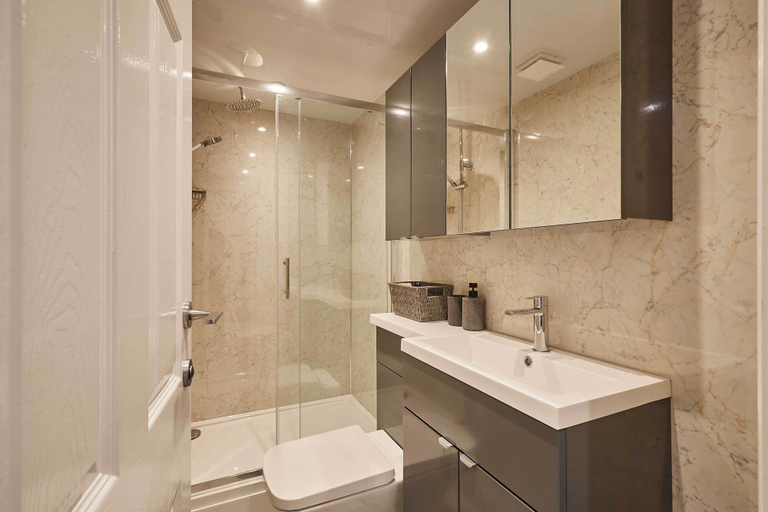 Room 3, Host Stay Ross View Basement Apartment, North Yorkshire