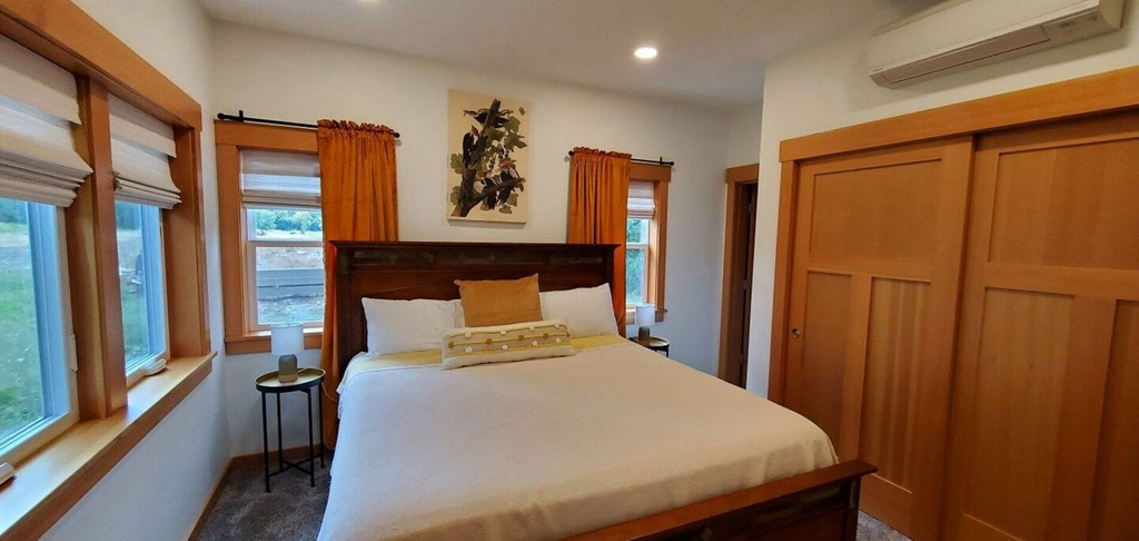 Room 5, Quail Run River View Cottage, Jackson