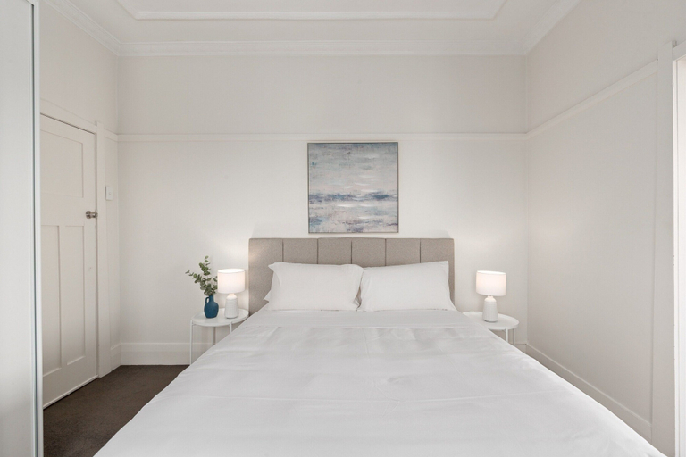 Room 2, Bright 2-bed Apartment in Coogee, Sydney